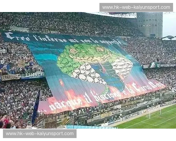 永恒的白与深蓝:世纪德比,一场足球世界的众神之战 永恒的白与深蓝:世纪德比,一场足球世界的众神之战